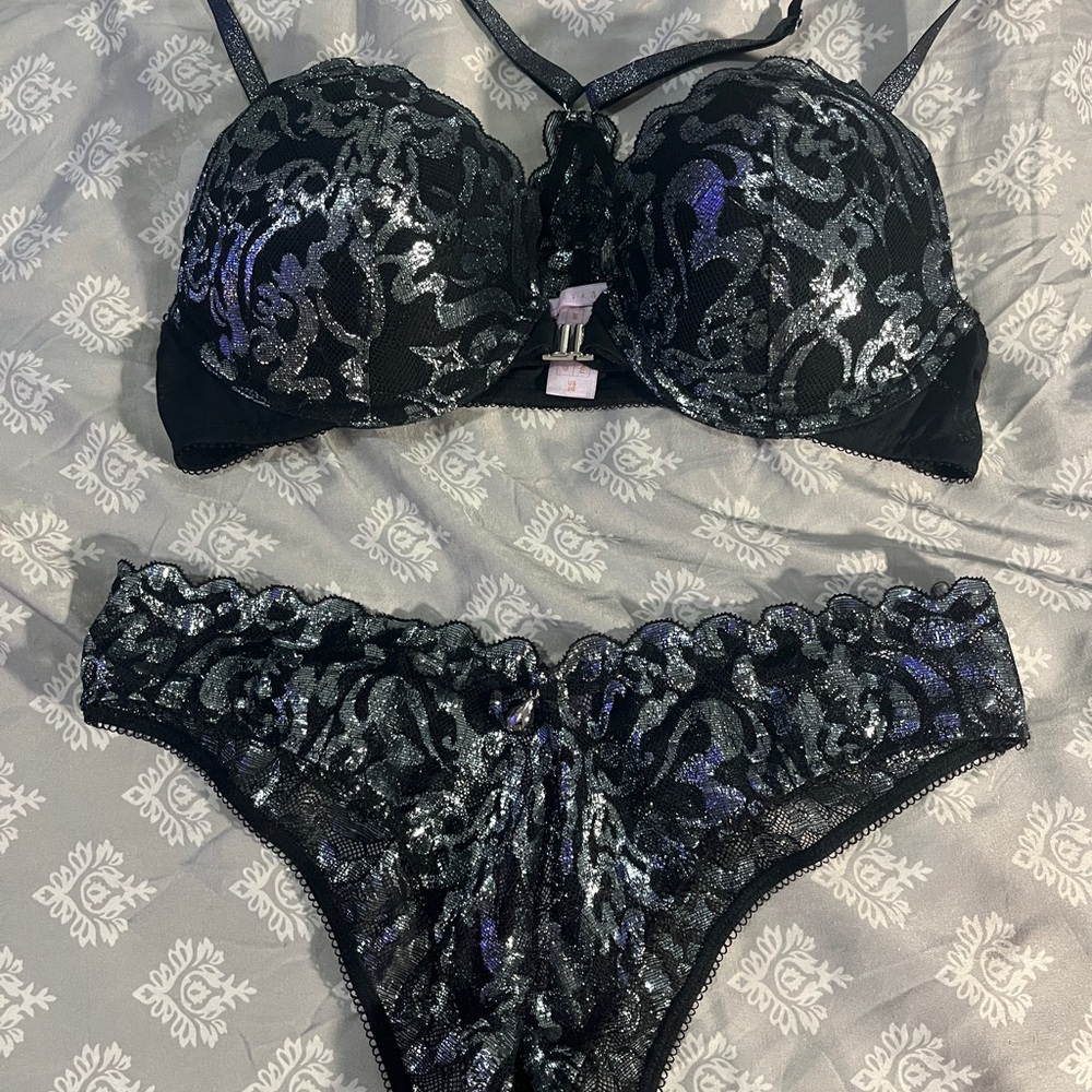 SAVAGE X FENTY / Elegant Black & Silver Lace Lingerie Set